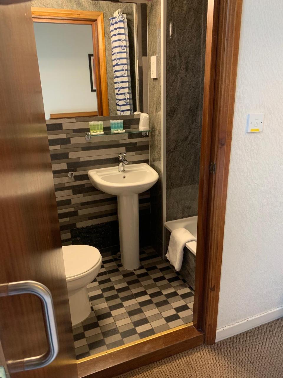 Habitación Familiar con baño privado