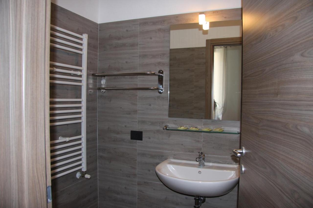Basic Triple Room with Shared Bathroom