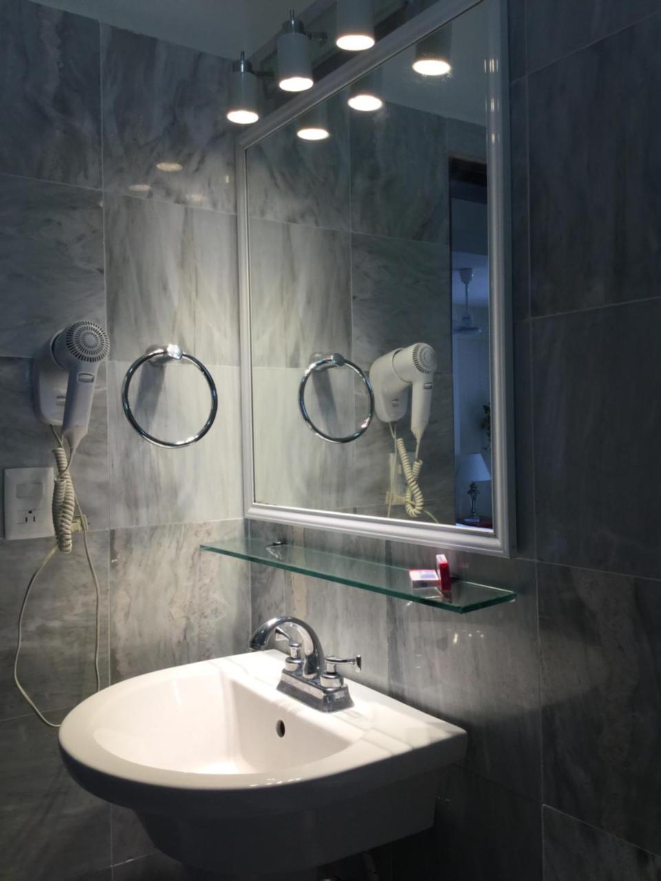 Deluxe Room,1376604185:JPEG