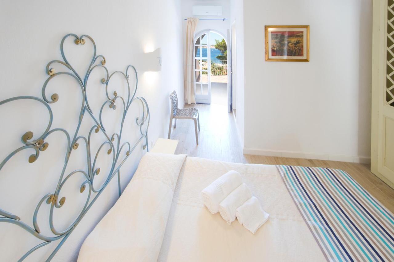 Doppelzimmer mit Balkon und Meerblick