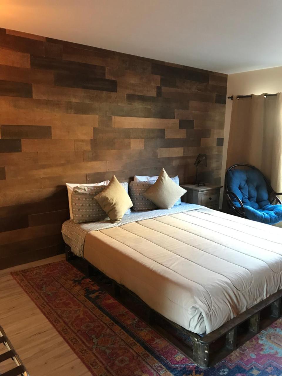 Kamer met Tweepersoonsbed en een Patio