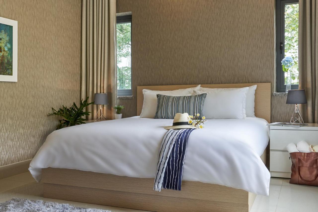 Jacuzzi Suite with Hill View