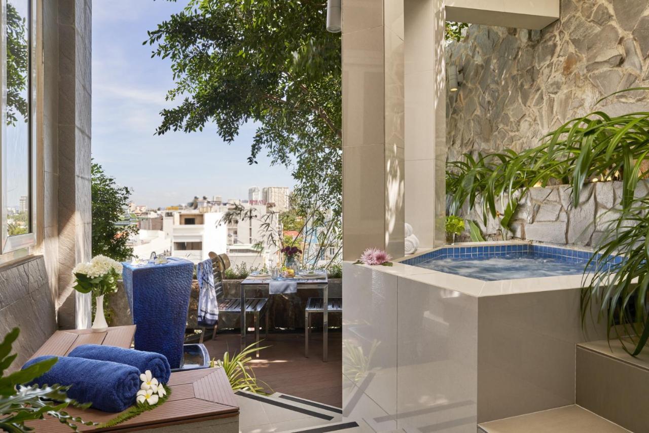 Garden suite with Hill View