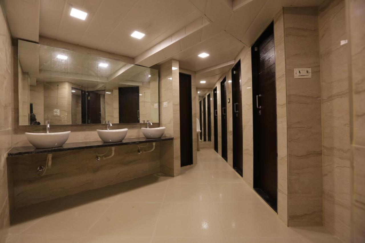 Single Bed in Mixed Dormitory Room
