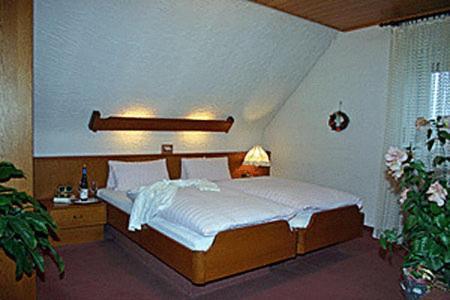 Doppel- oder Zweibettzimmer
