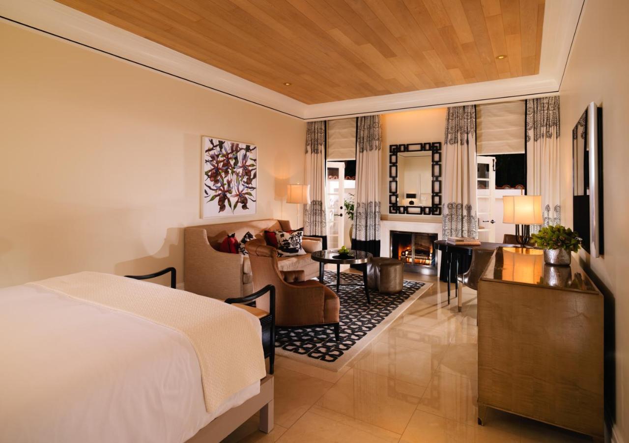 Grand Deluxe Room Patio Fireplace