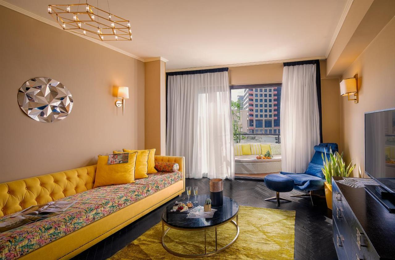 Deluxe One-Bedroom Suite