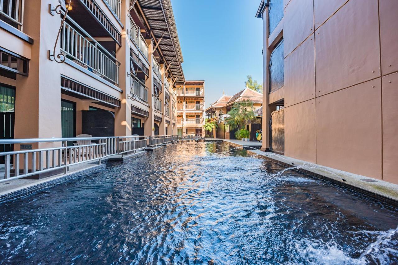 Pool Access Room
