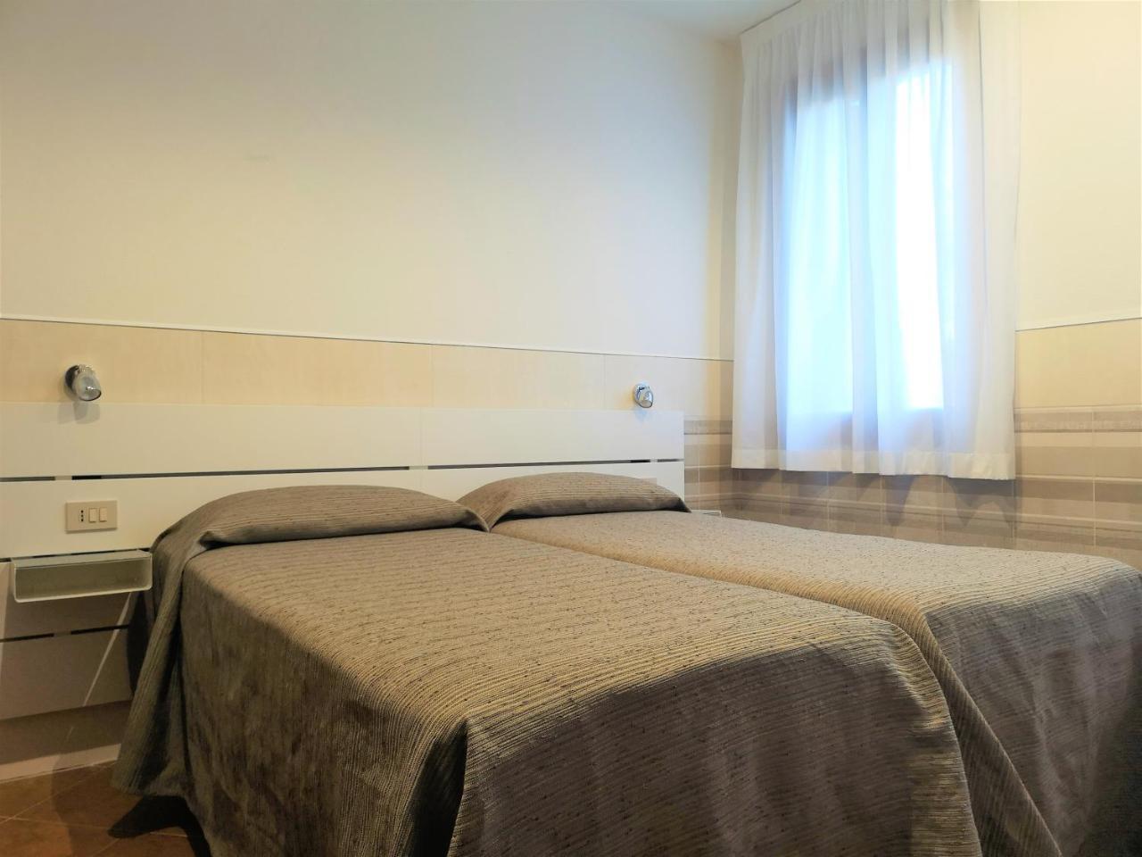 Double or Twin Room,762691171:JPEG