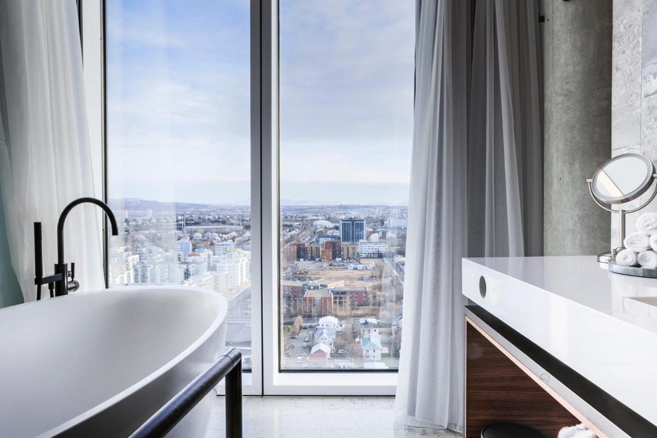 Suite Bathtub