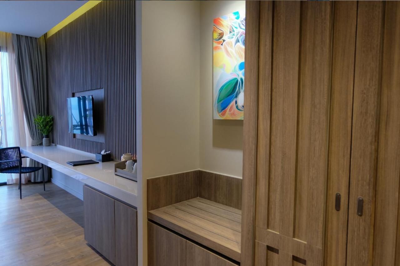Oceanfront Premium Beachside
