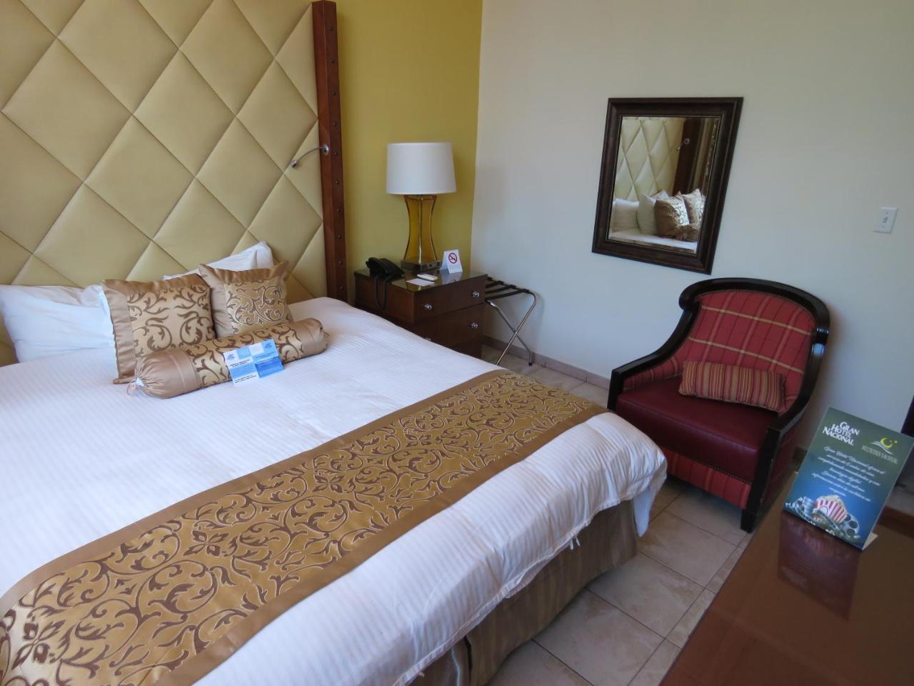 Deluxe Queen Room,932662534:JPEG