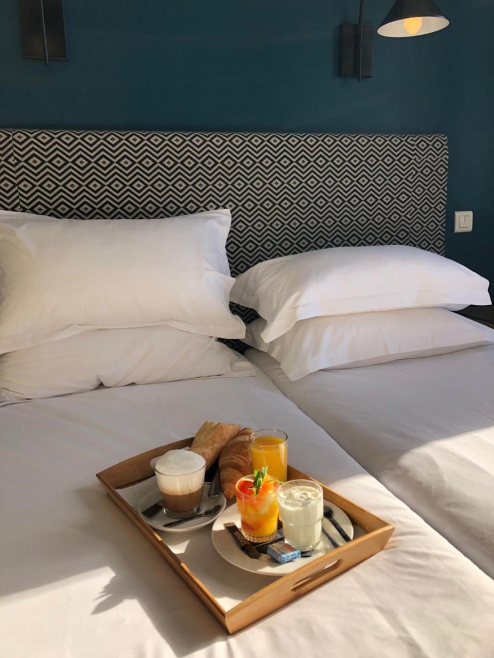 Classic Twin Room Old Port View