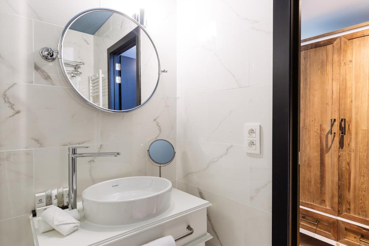 Hamptons twin room streetview,764040535:JPEG