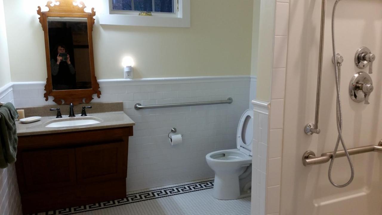 Queen Room - Disability Access