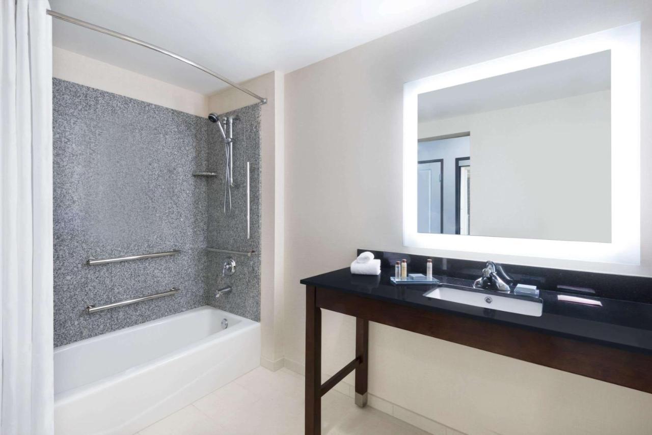Queen Room with Two Queen Beds and Roll-In Shower - Mobility Accessible/Non-Smoking