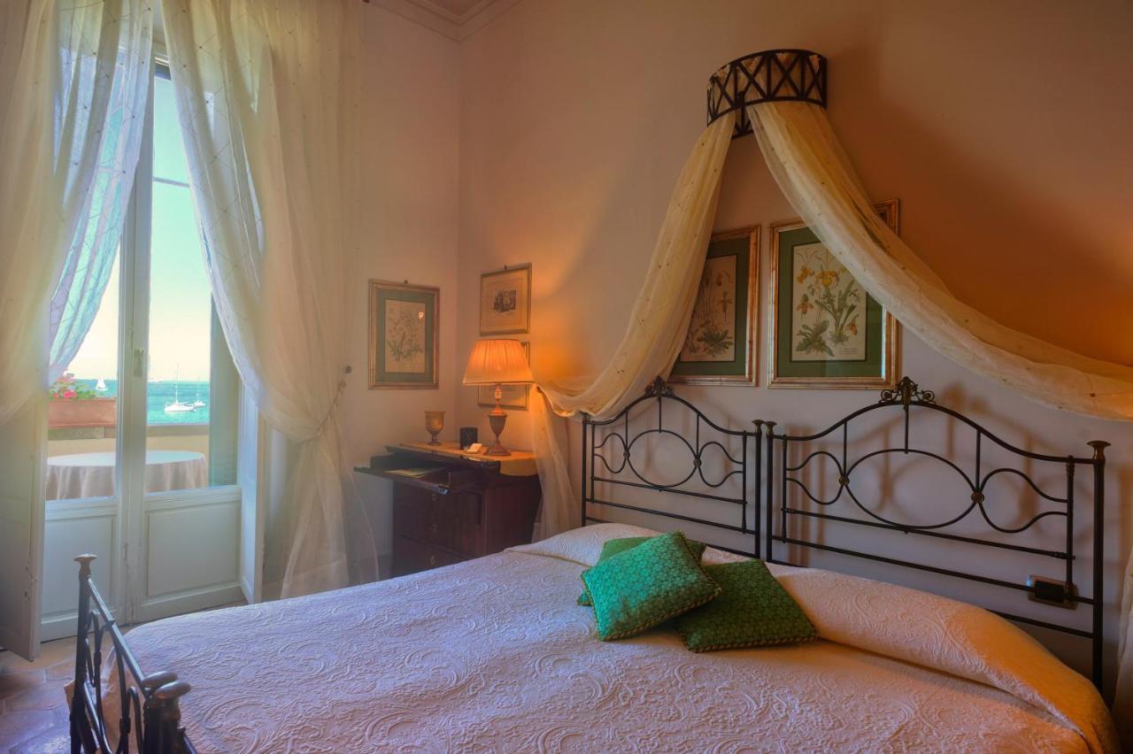 Deluxe Room with Terrace and Sea View