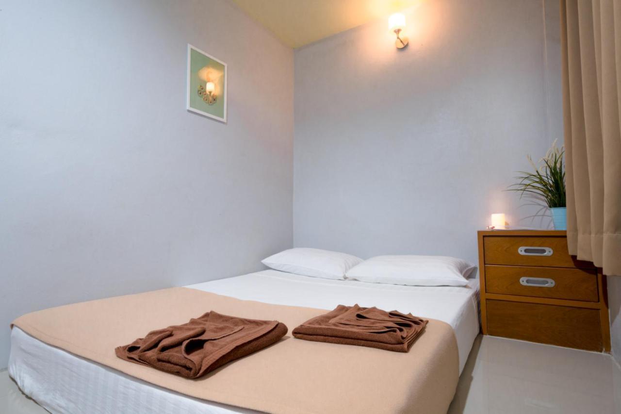 Small Double Room,765824758:JPEG