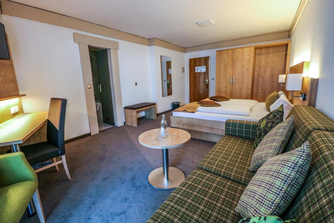 Large Double Room,765849277:JPEG