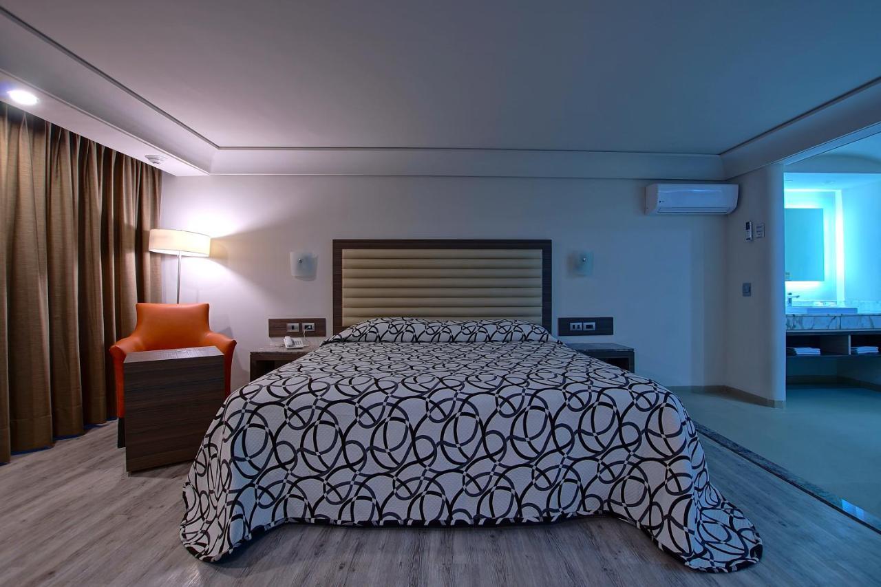Deluxe Suite with Spa Bath