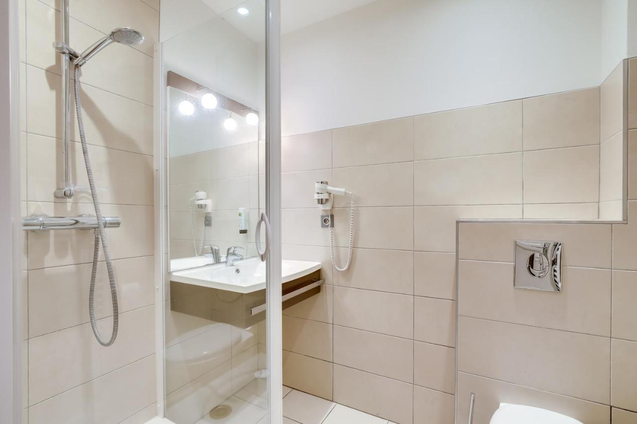 Standard Room,1243225390:JPEG