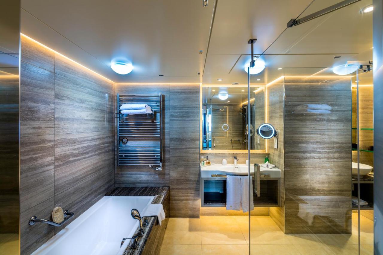 One-Bedroom Suite with Inland View