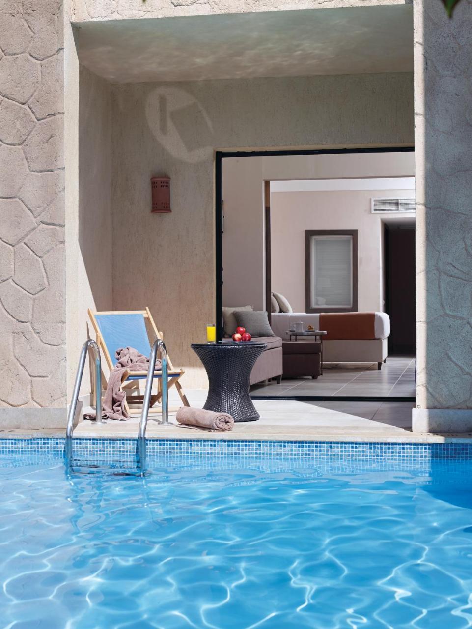 Family Swim-Up Room,1212199489:JPEG