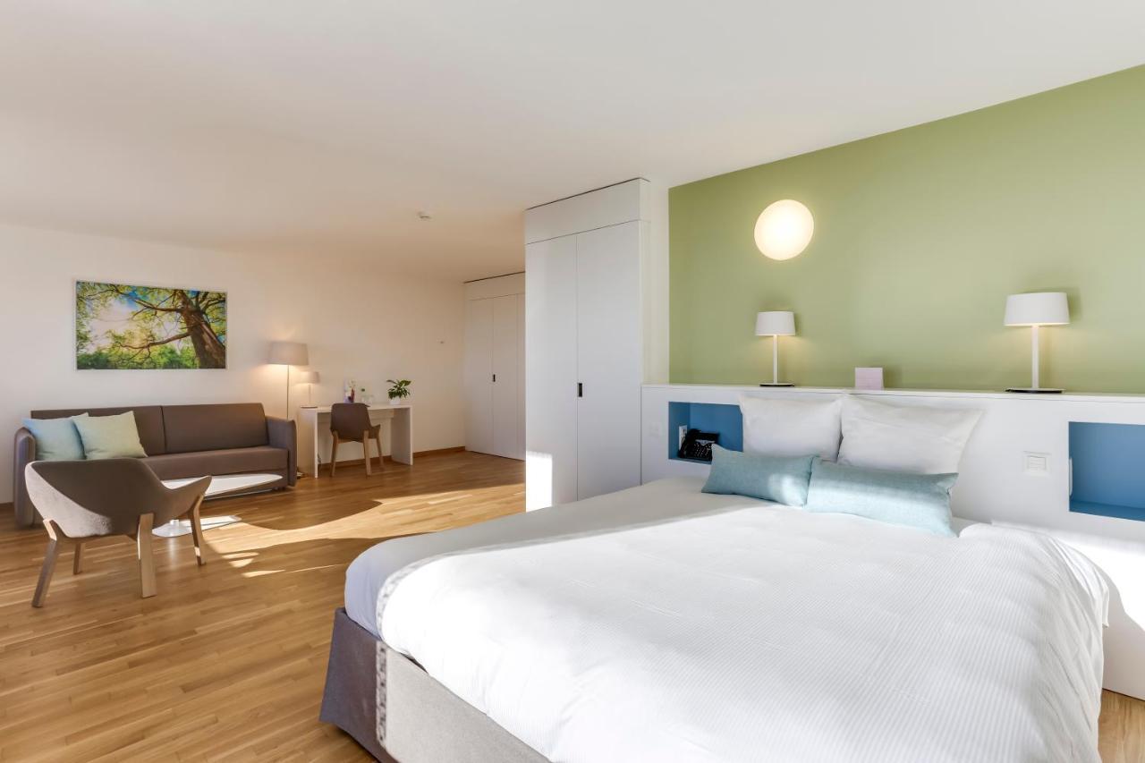 Double Room King-Size Bed,768821302:JPEG