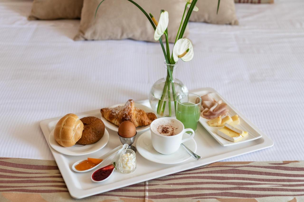 Suite mit Kingsize-Bett, Whirlpool-Badewanne und Meerblick