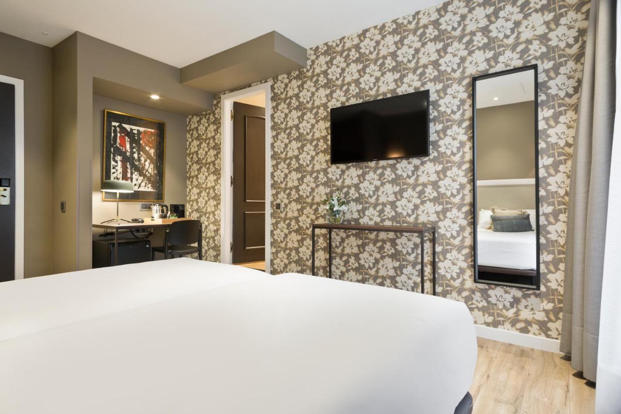 Quarto com Cama de Casal ou 2 de Solteiro