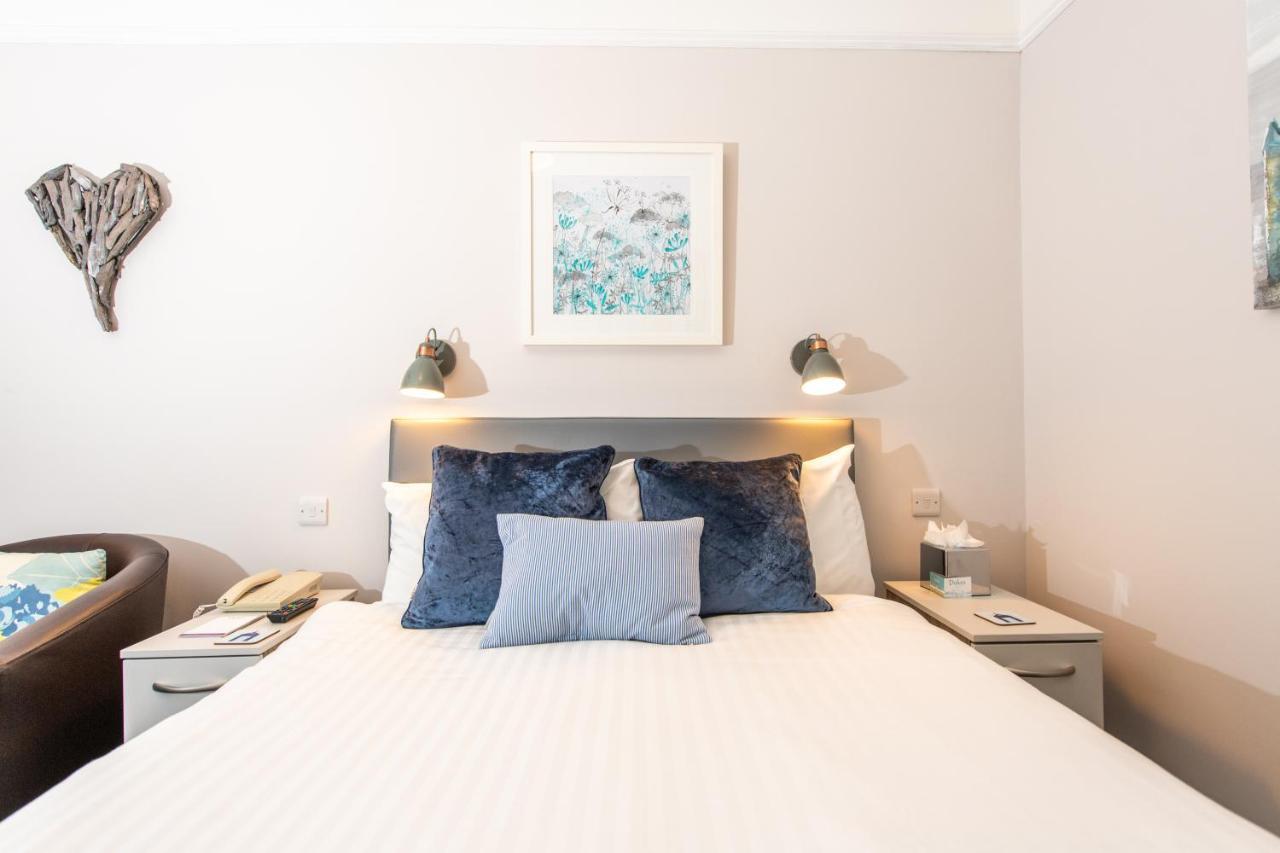 Double or Twin Room with Sea View