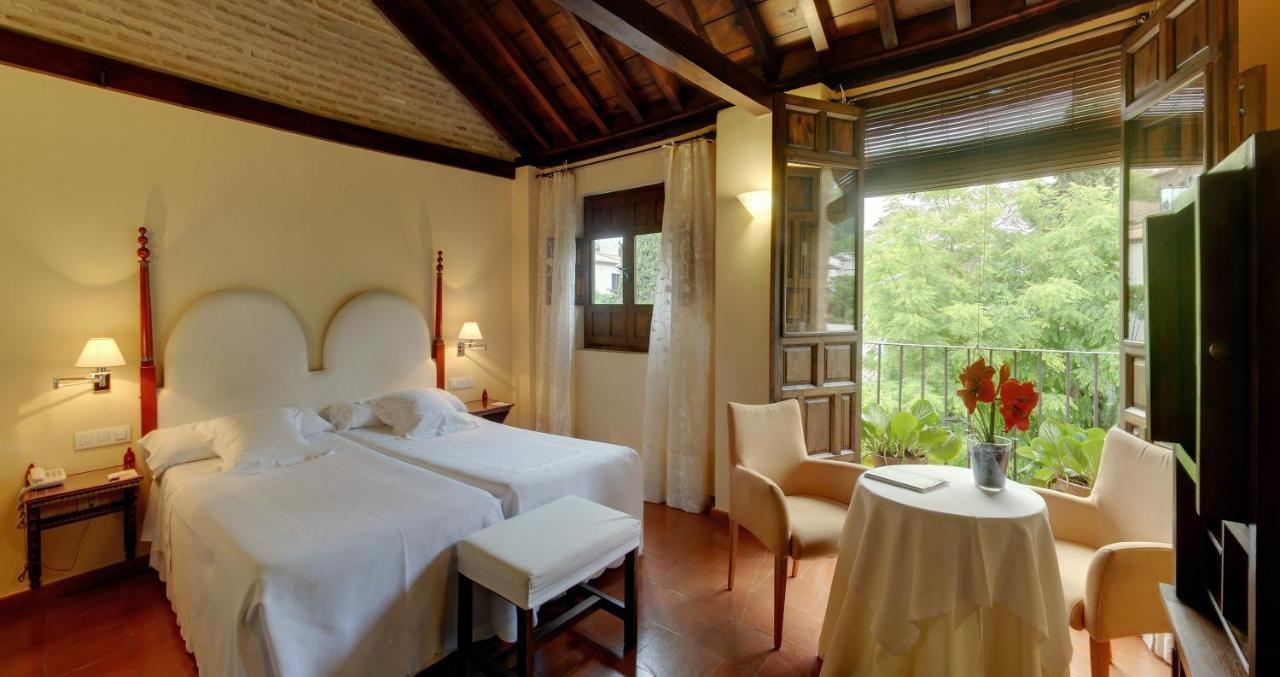 Executive Tweepersoonskamer met 1 of 2 Bedden en Zijdelings Uitzicht op het Alhambra