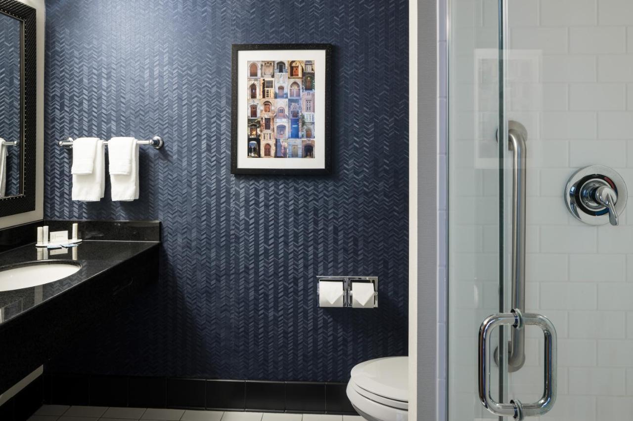 King Suite with Bathtub and Sofa Bed - Mobility Access/Hearing Accessible