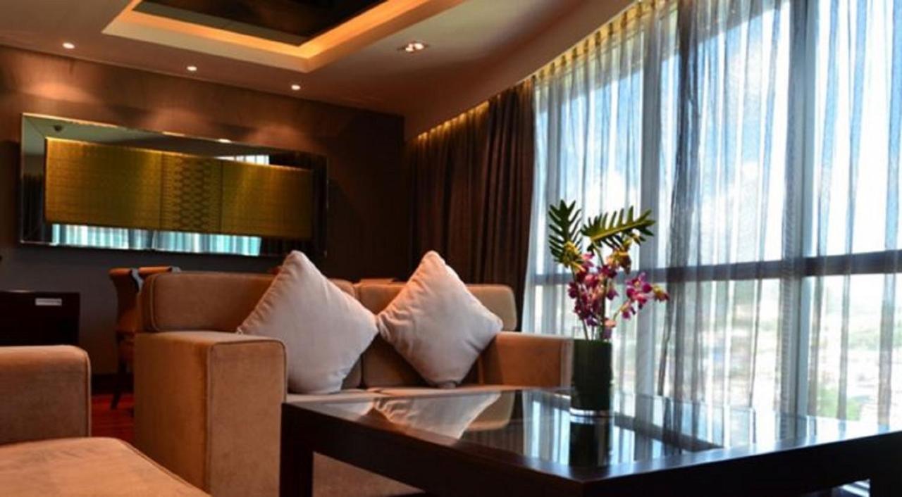 Executive Suite,1212858358:JPEG