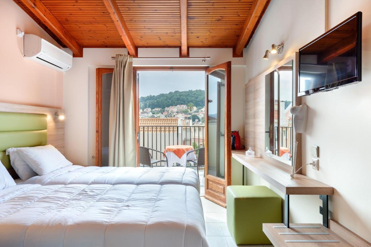 Triple Room with City View