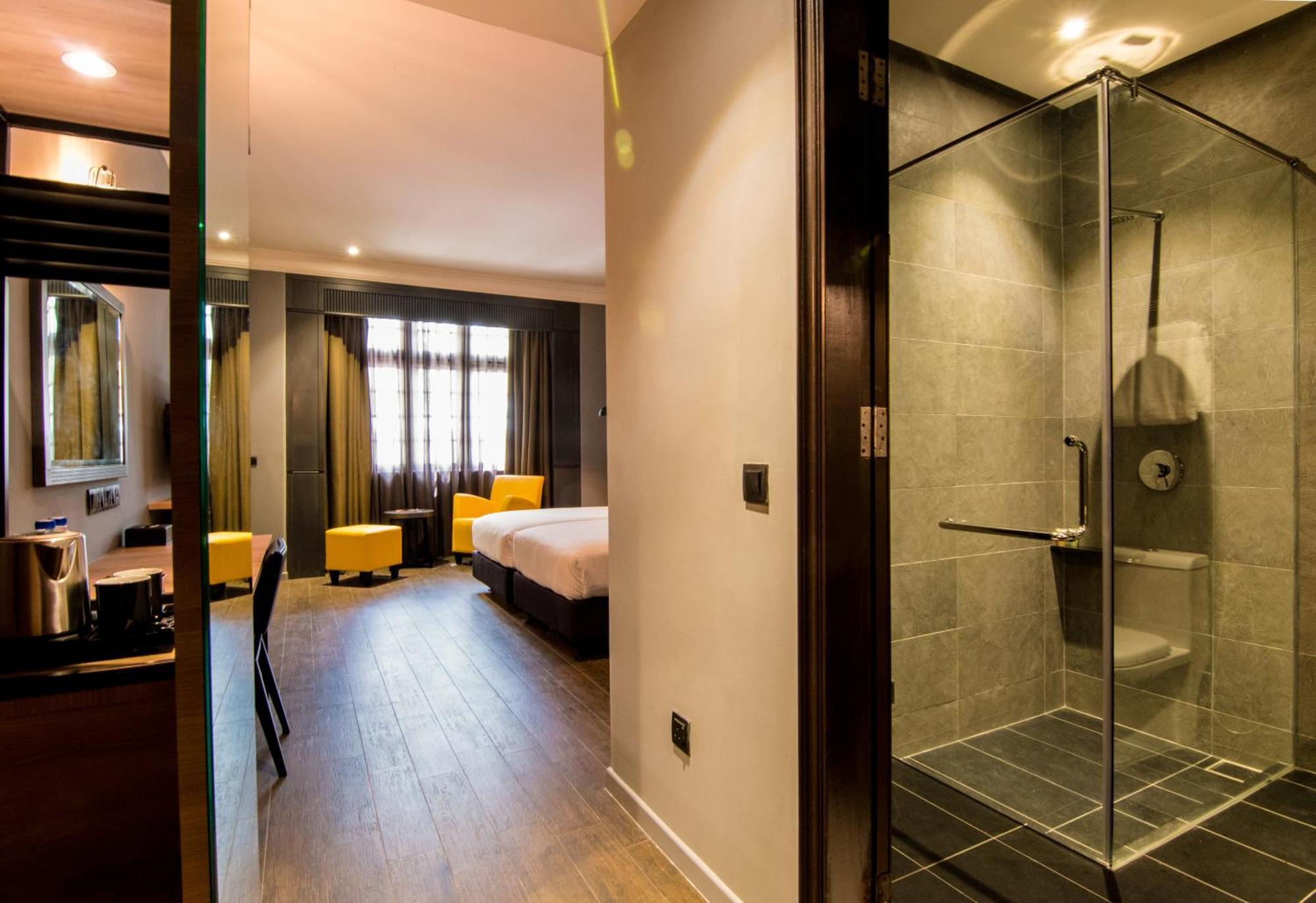 Deluxe Queen Room