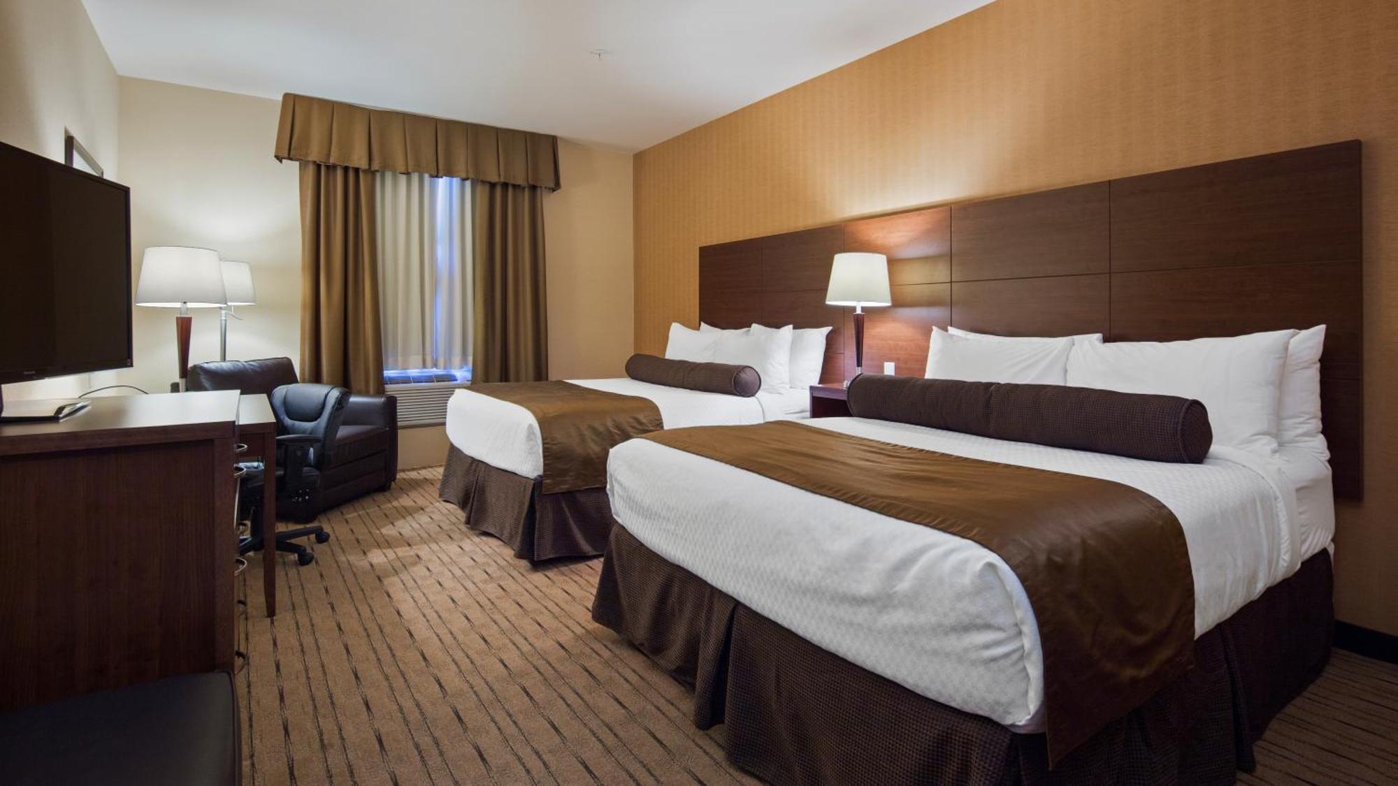 Large Suite with Two Queen Beds and Sofa Bed - Non-Smoking
