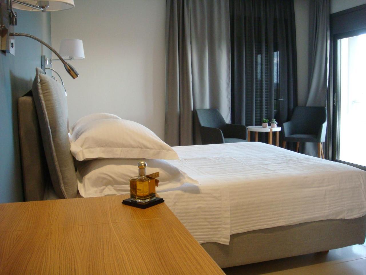 Deluxe Double Room with Balcony and Sea View