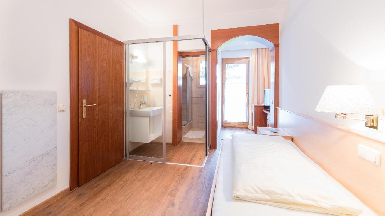 Einzelzimmer mit Balkon