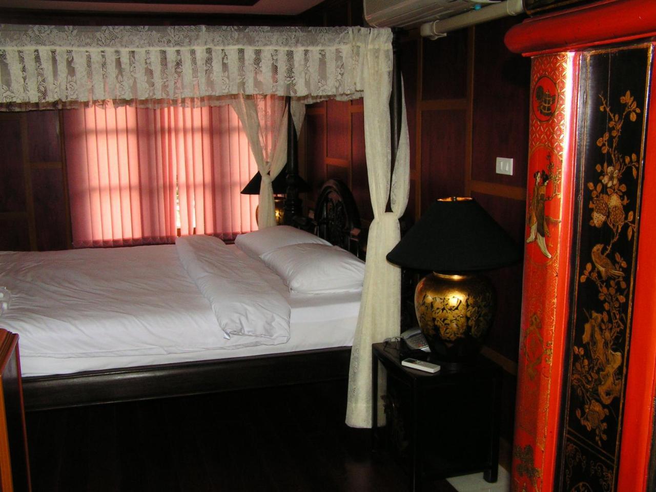 Suite mit Kingsize-Bett und Meerblick