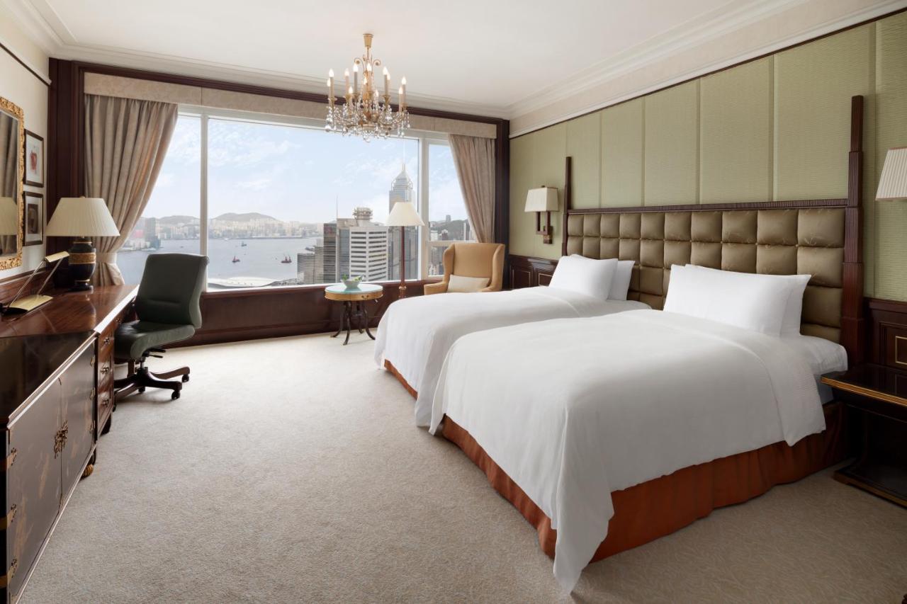 Island Shangri-La Deluxe Harbour View Twin Room