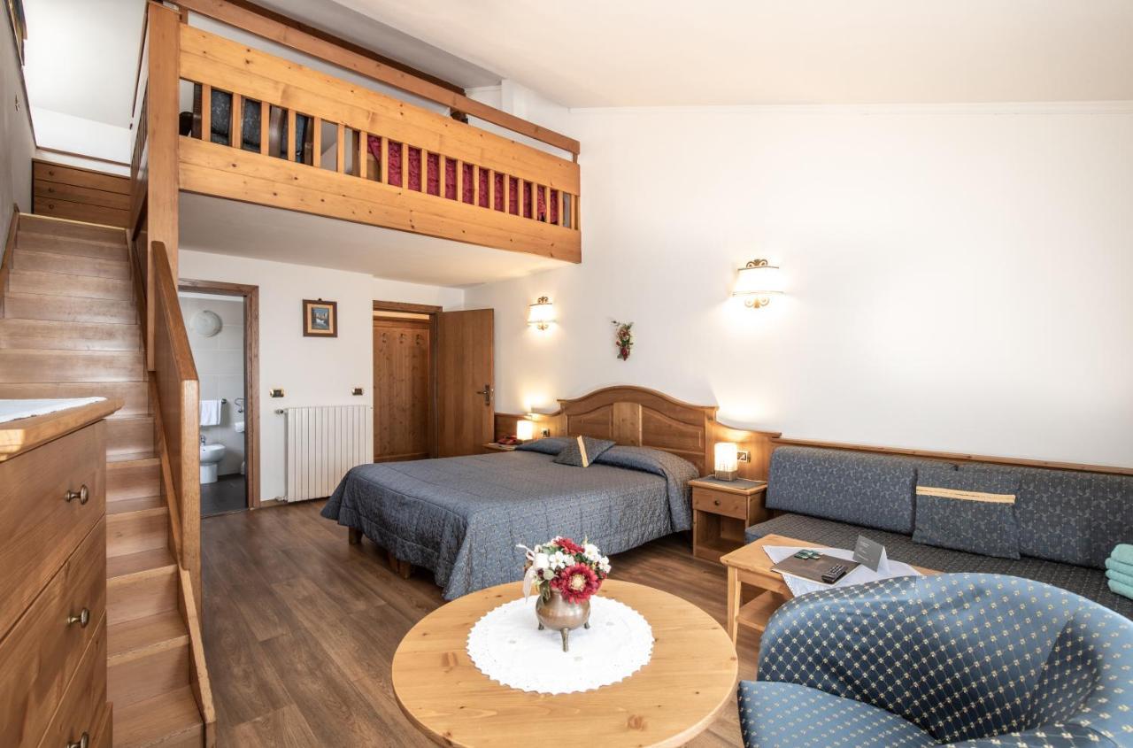 Family Room (2 Adults + 2 Children)