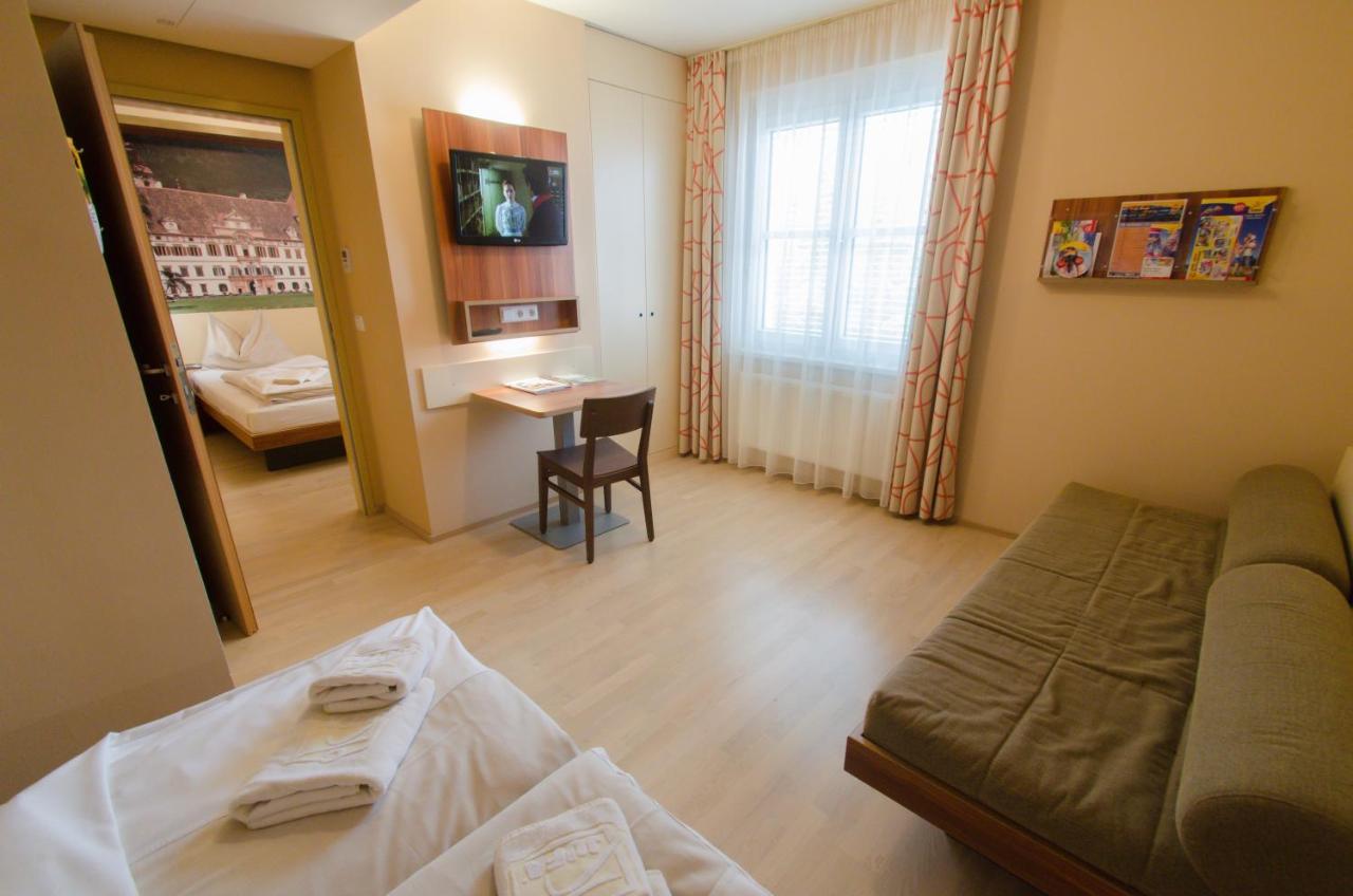 Two-Bedroom Apartment,1216743592:JPEG