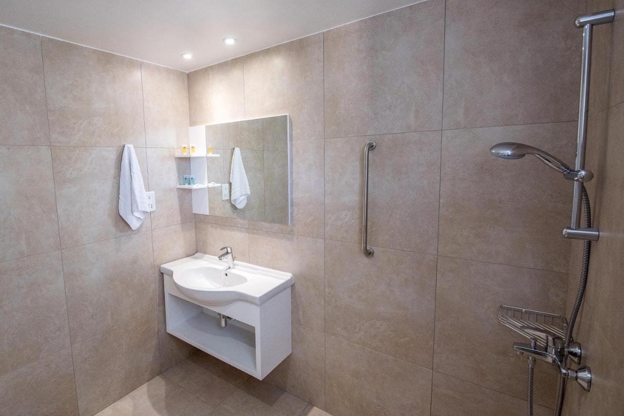 Luxury One-Bedroom Apartment