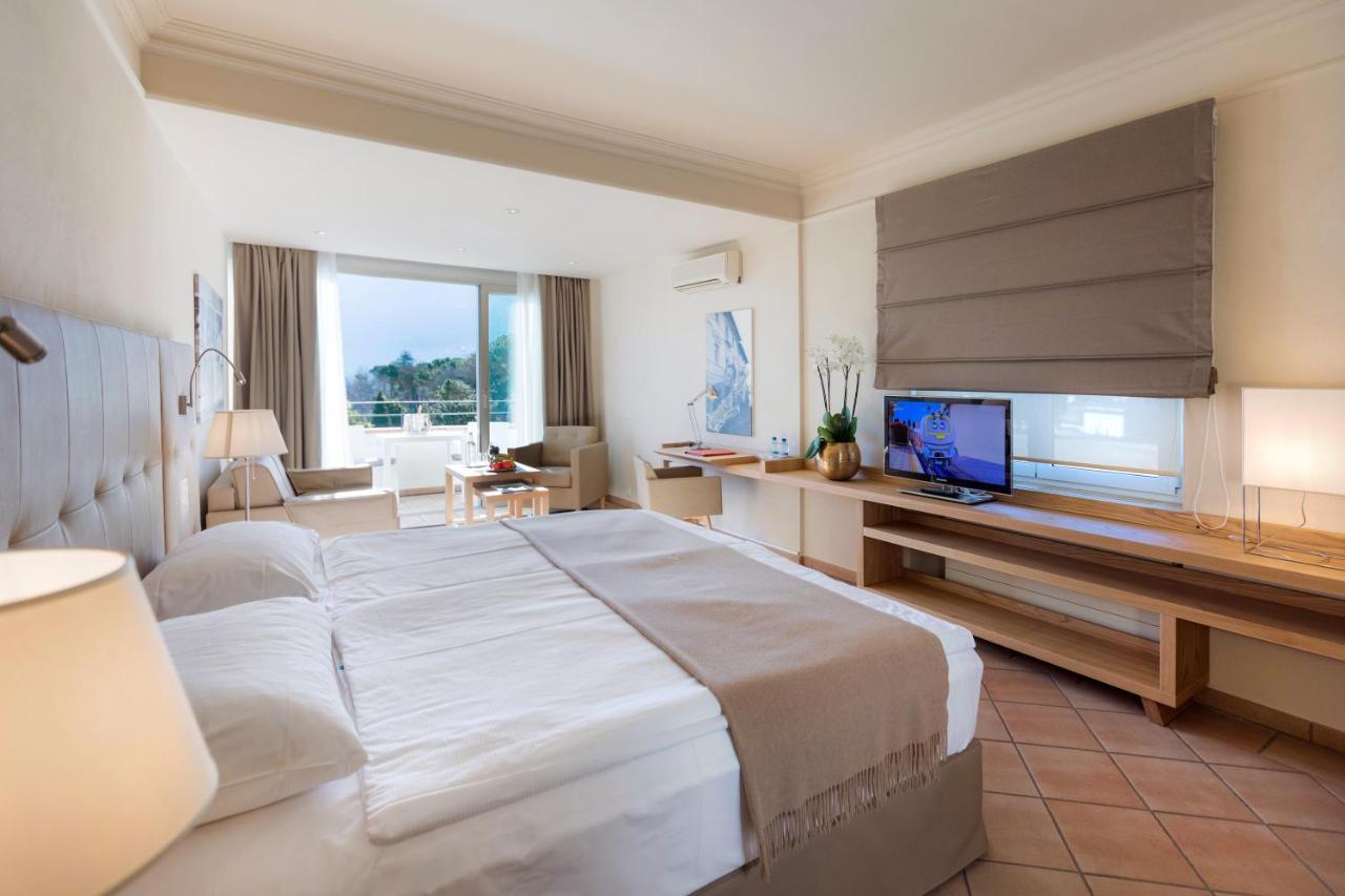 Deluxe Double Room Balcony Spa Access