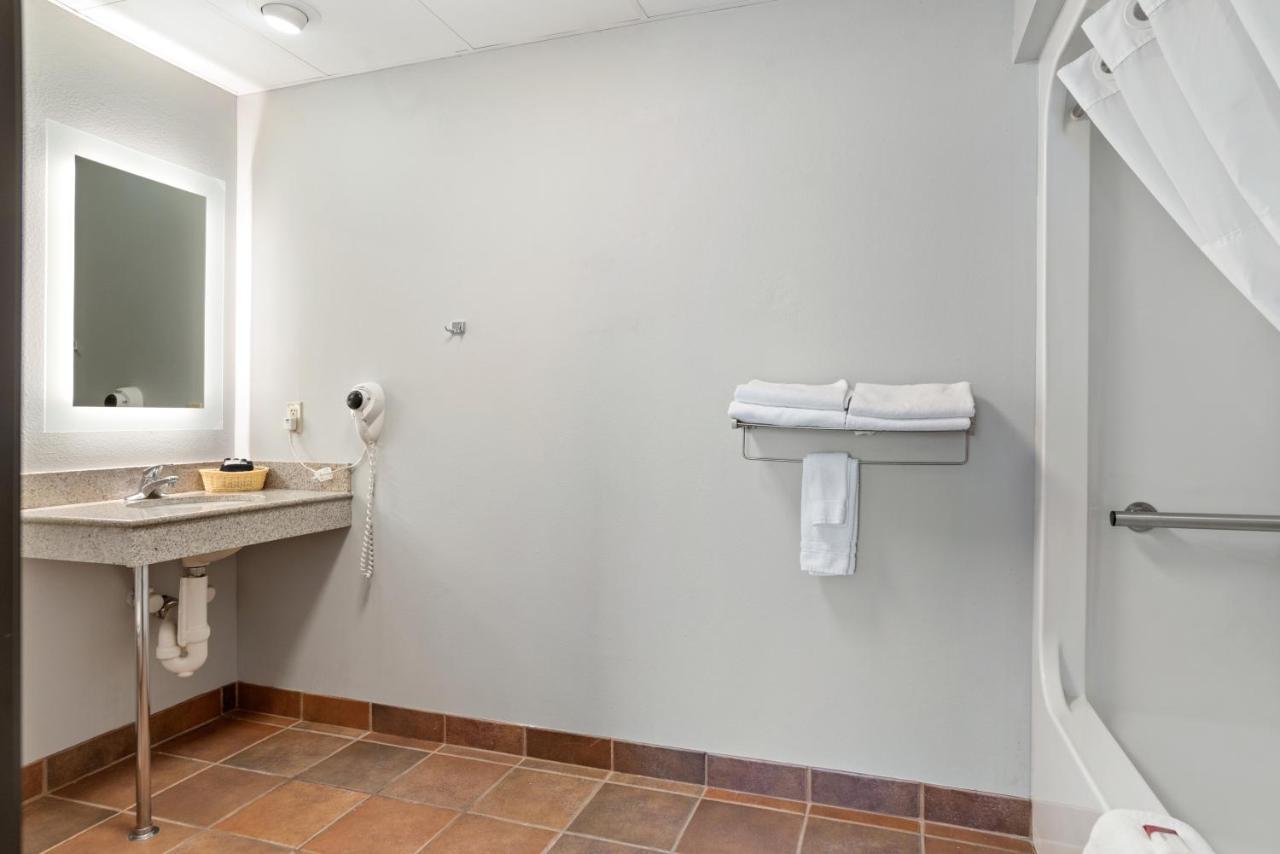 Queen Room with Two Queen Beds - Mobility Access/Non-Smoking