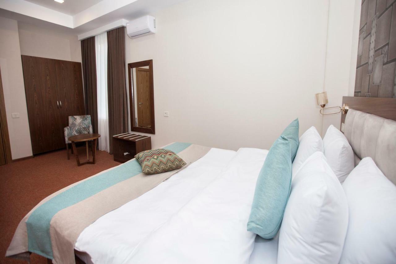 Large Single Room