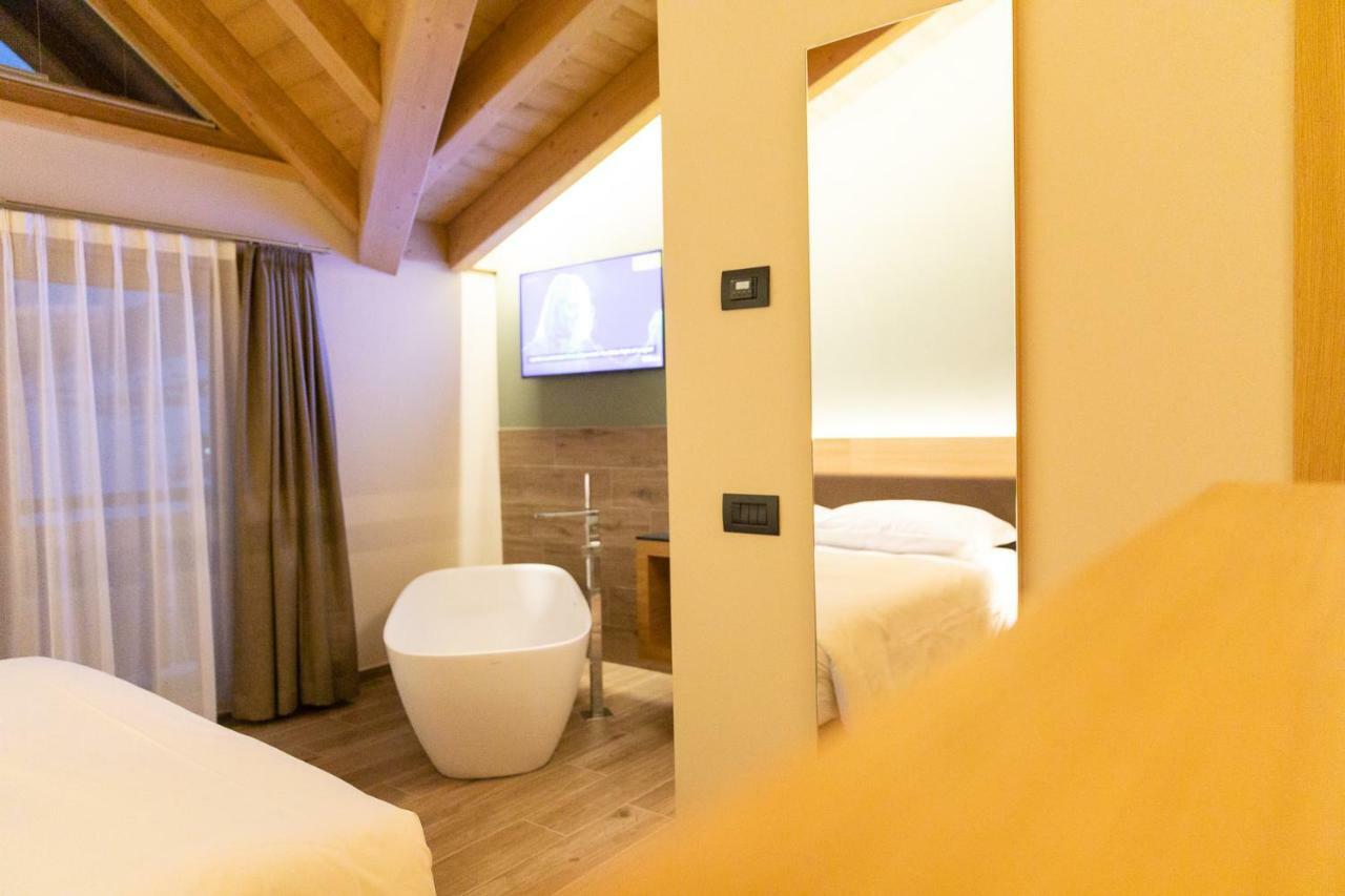 Deluxe Double Room Bath