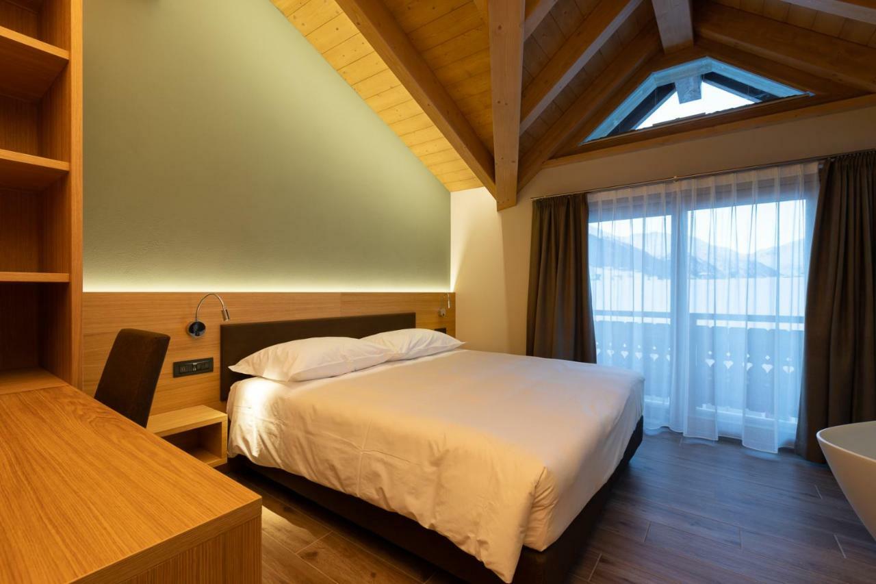 Deluxe Double Room Bath
