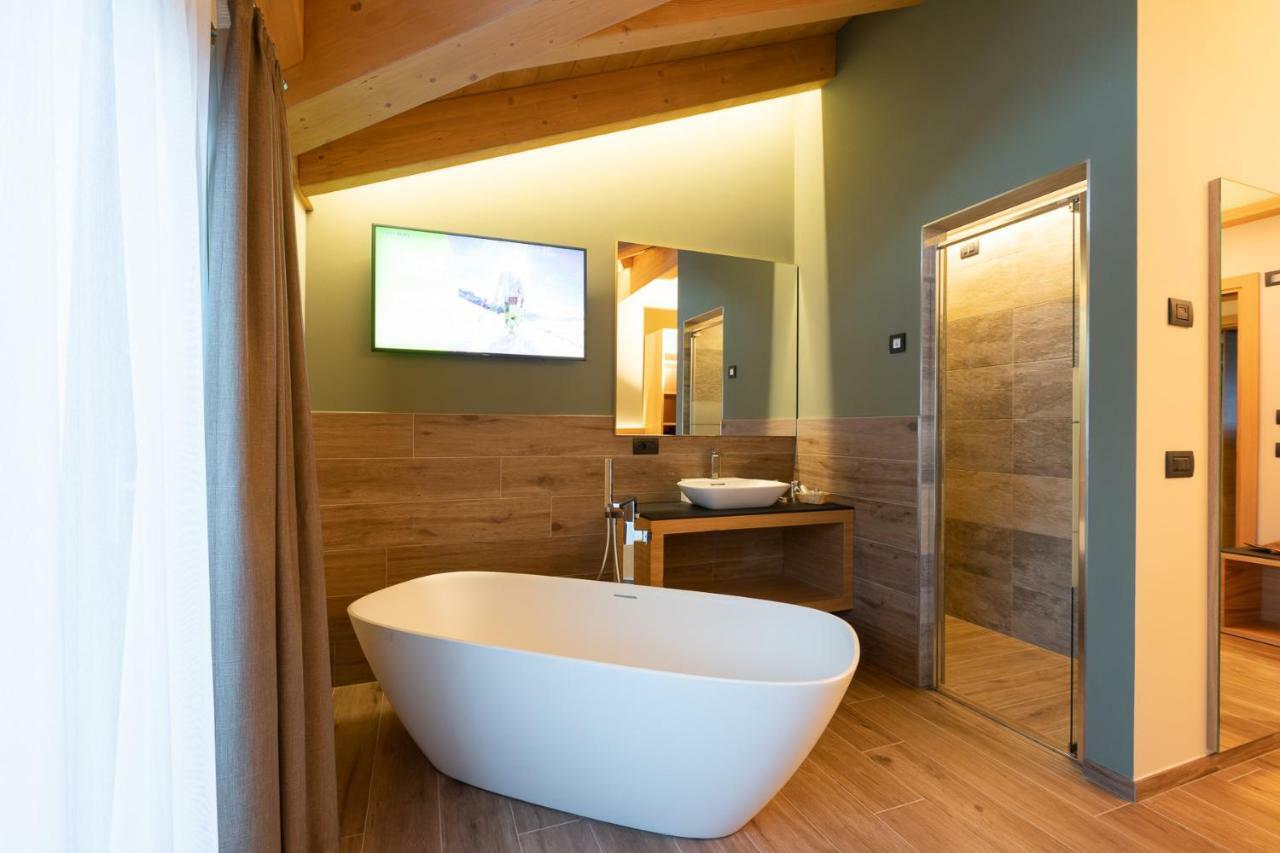 Deluxe Double Room Bath